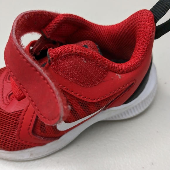 Little Boys fire engine red Nike hook & loop (Velcro)sneakers. SZ 4C.DOWNSHIFTER - Picture 3 of 10